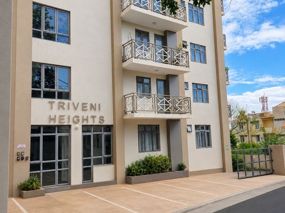 Triveni Heights, Flic en Flac